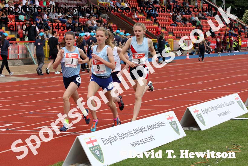 Junior girls 1500 metres, English Schools Track and Field. Photo: David T. Hewitson/Sports for All Pics